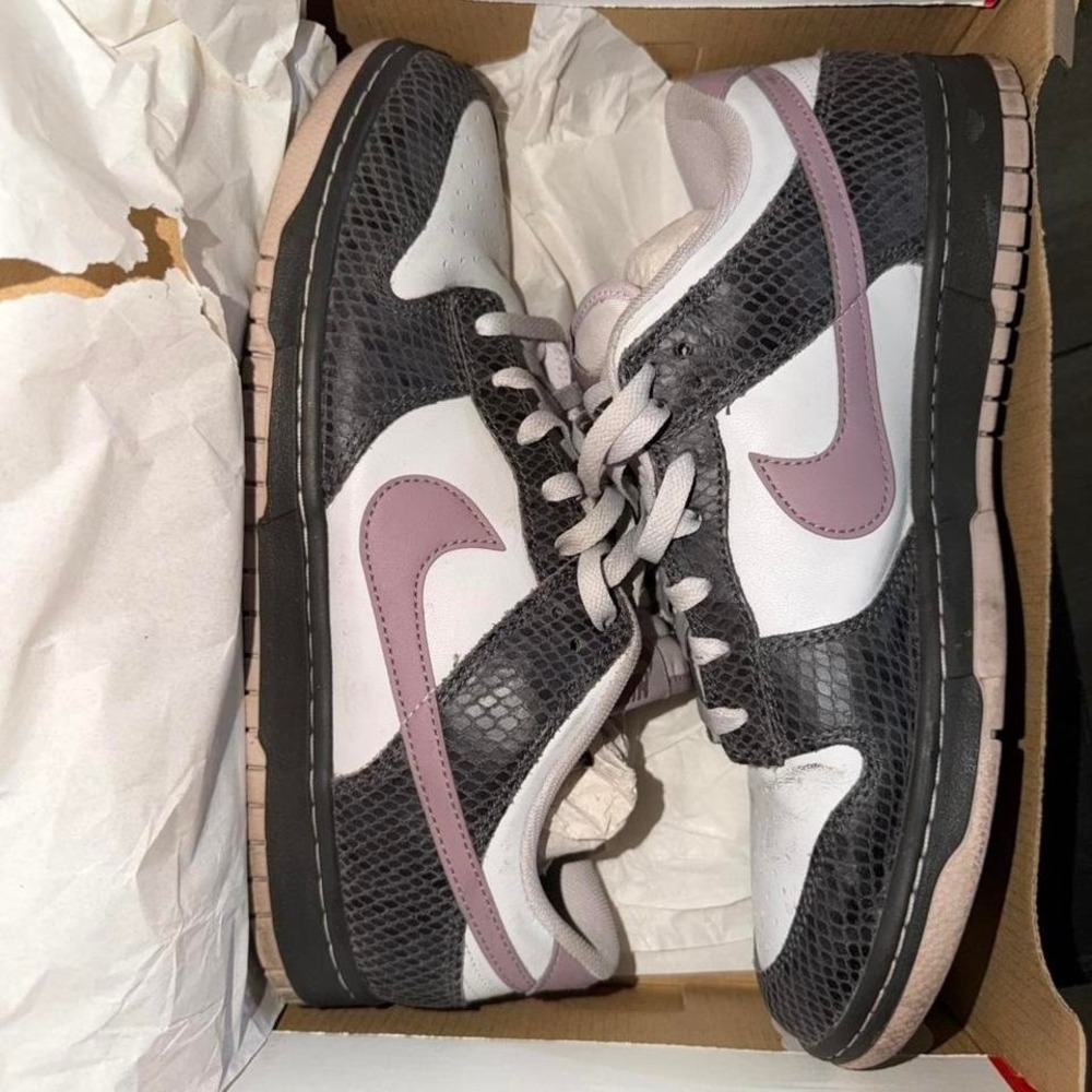 Nike Dunk Low SE grey trainers. Size Us 11.5